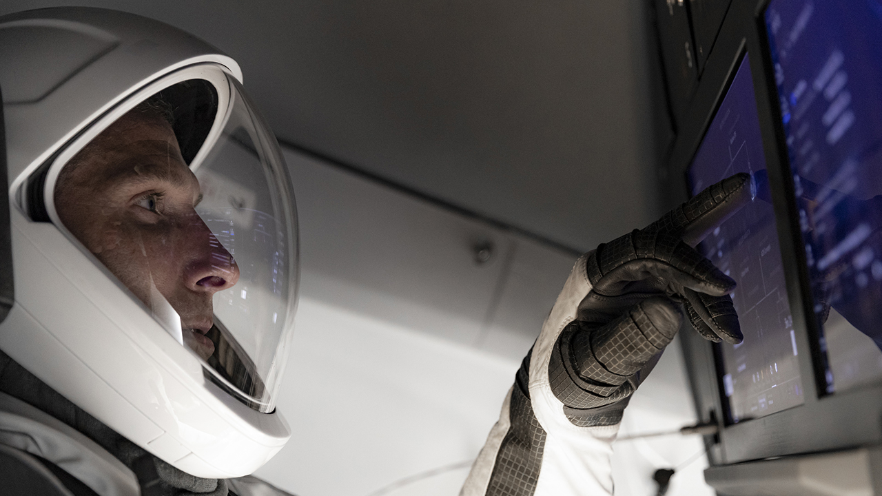 SpaceX - Crew Dragon Displays UI/UX